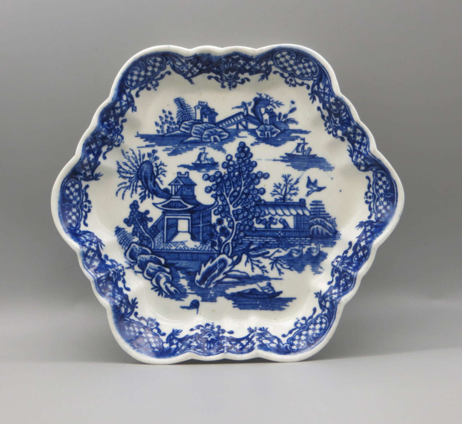 18th century Worcester porcelain teapot stand