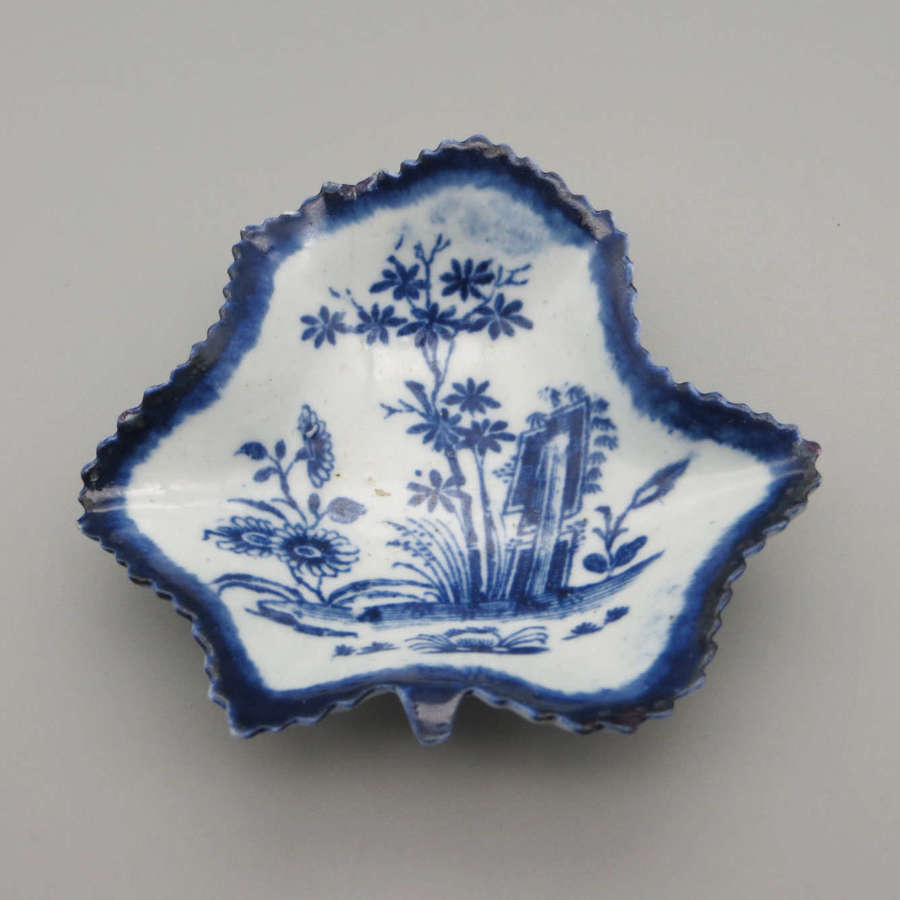 18th century Worcester porcelain pickle dish