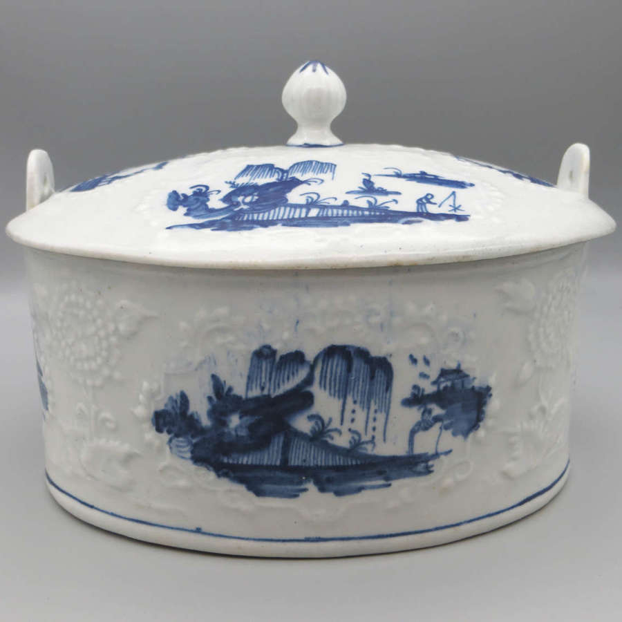 18th century Lowestoft porcelain butter tub and cover