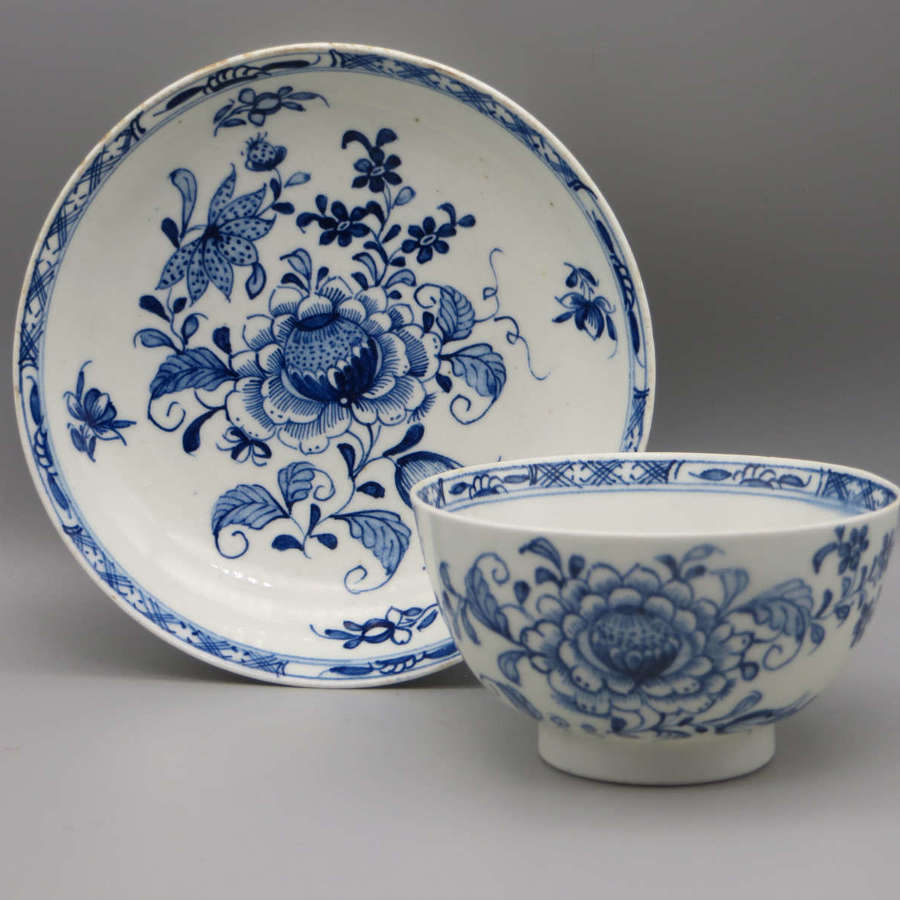 18th century Lowestoft porcelain teabowl & saucer