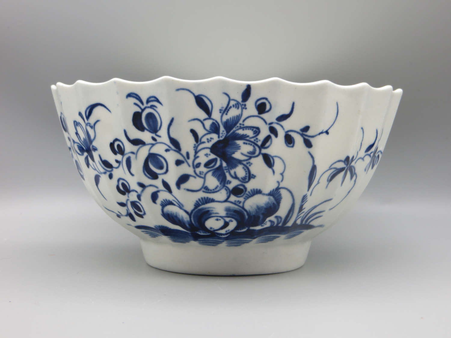 18th century Worcester porcelain slop bowl